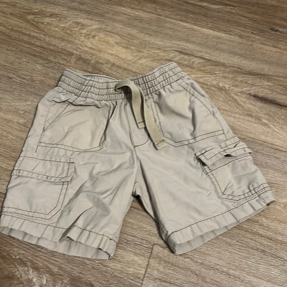 🟢18 to 24 month boy cargo shorts - Picture 1 of 2